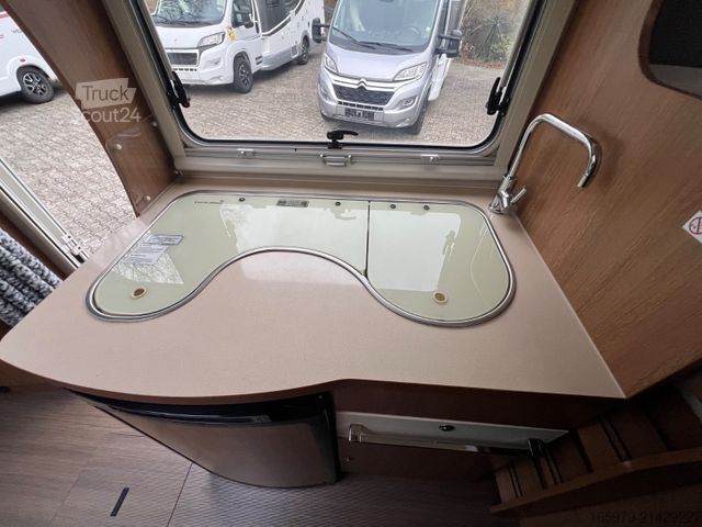 Halvintegreret autocamper EURAMOBIL Profila PT 590 FB