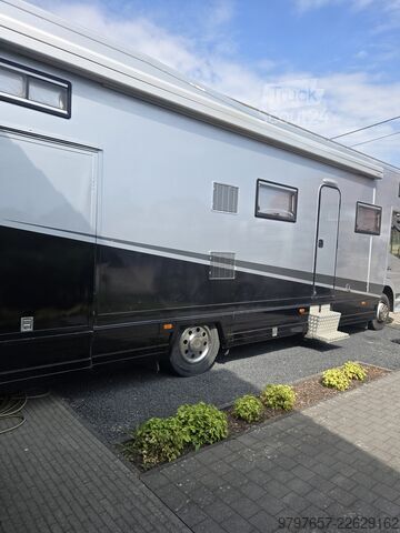 Vrachtwagen met bakwagen Mercedes-Benz Atego