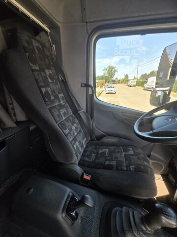 кутиевиден ван Mercedes-Benz Atego