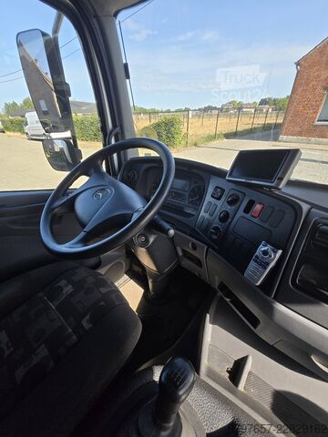 кутиевиден ван Mercedes-Benz Atego