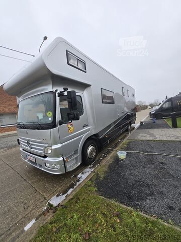 кутиевиден ван Mercedes-Benz Atego