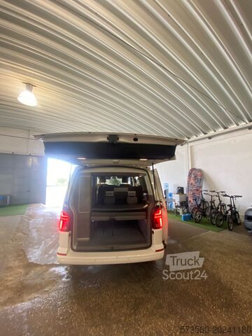 Furgoneta con caja Volkswagen California Camper | 2 Betten 4 Schlafplätze | Küchenzeile + Dachbett