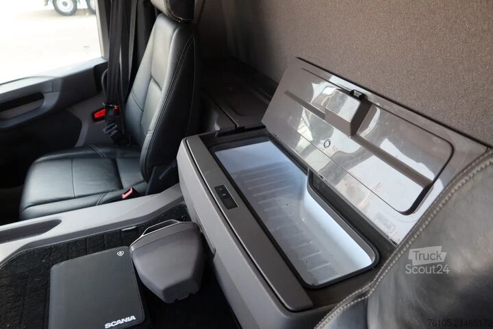 Чемодан Scania P320 4X2 Bak + Dhollandia klep 2000 kg  1x bed