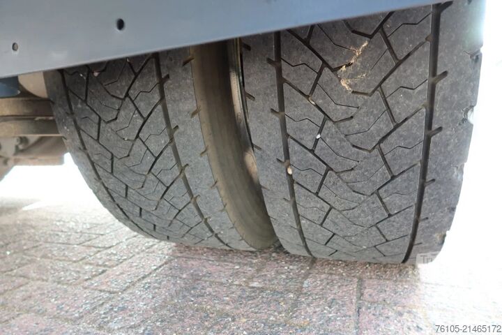 Чемодан Scania P320 4X2 Bak + Dhollandia klep 2000 kg  1x bed