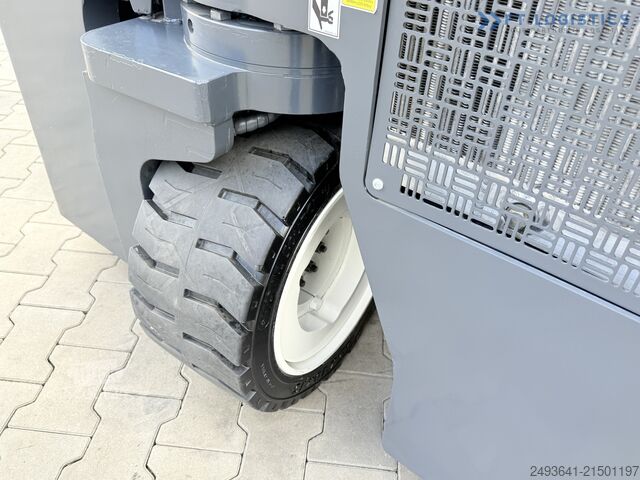 4-way forklift Combilift C3000CB GAS TRIPLEX 4900 POSITIONER TOP1