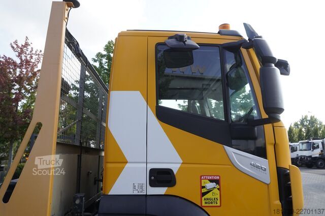 Эвакуатор Iveco Stralis 420 8x2 / Fiault tow truck body