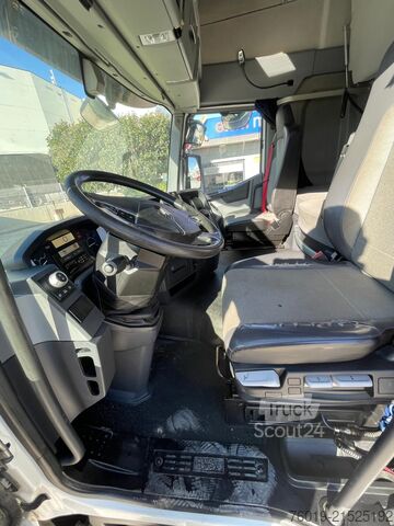 Standard tractor unit Renault T 520