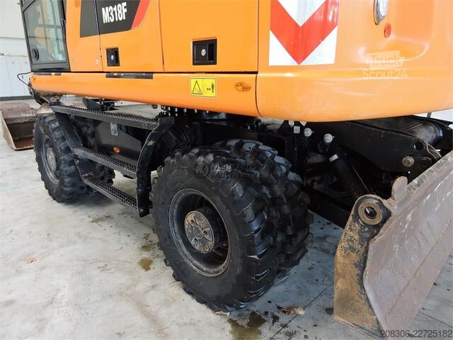 Escavatore gommato CATERPILLAR M318F