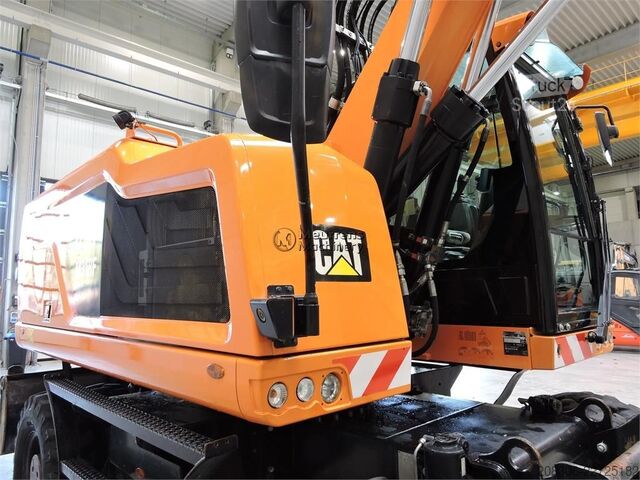 Escavatore gommato CATERPILLAR M318F