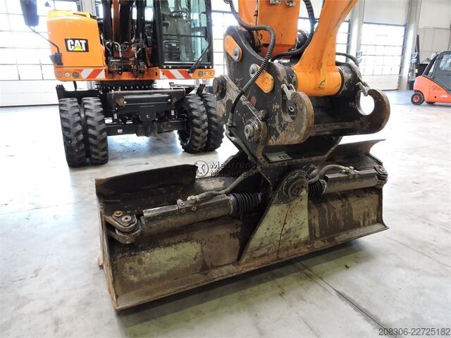 Escavatore gommato CATERPILLAR M318F