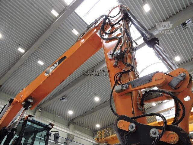 Escavatore gommato CATERPILLAR M318F