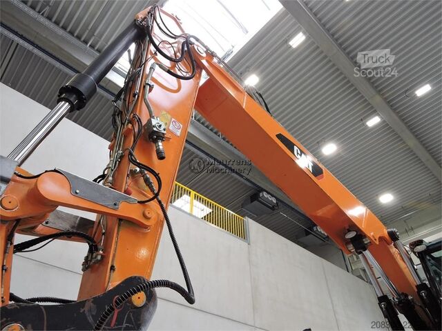 Escavatore gommato CATERPILLAR M318F