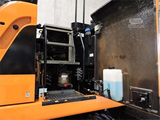 Escavatore gommato CATERPILLAR M318F