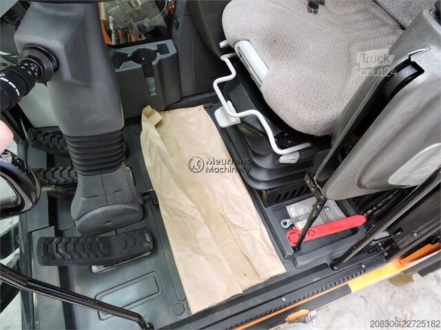 Escavatore gommato CATERPILLAR M318F
