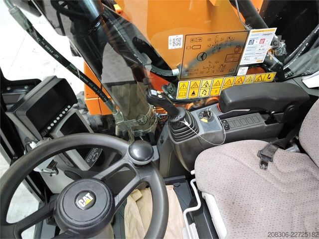 Escavatore gommato CATERPILLAR M318F