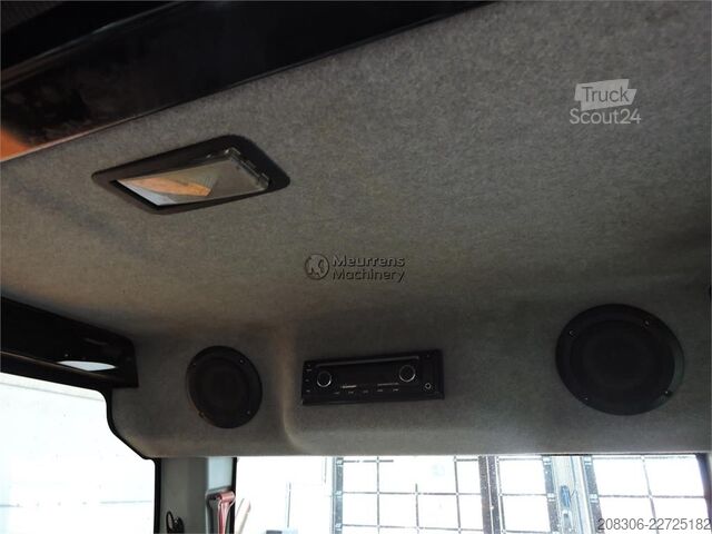 Escavatore gommato CATERPILLAR M318F