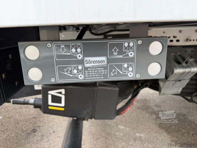 Furgoneta caja FUSO eCanter 9C18e Elektro Klima 3-Sitzer Koffer LBW