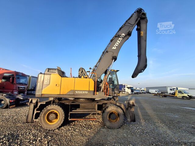Materiaalinkäsittelykaivinkone Volvo EW240EMH material handling excavator