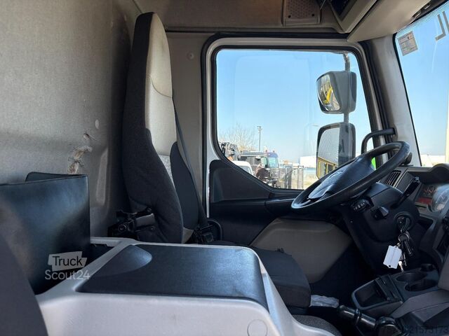 Pārvadājumi saldētavā/saldētavā Renault MIDLUM 270 DXI + CHEREAU + CARRIER SUPRA + EURO...