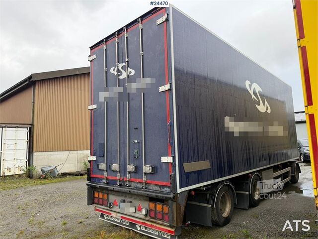 Matkalaukku HFR 3 akslet Box Trailer with Full Side Opening and De