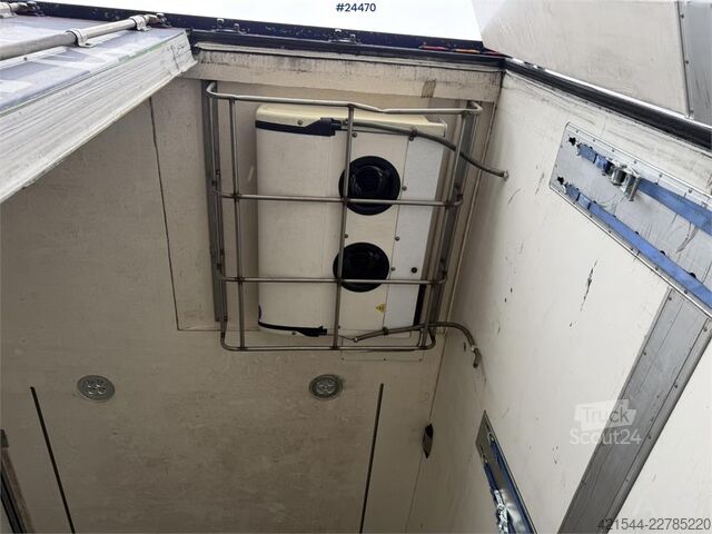 Matkalaukku HFR 3 akslet Box Trailer with Full Side Opening and De