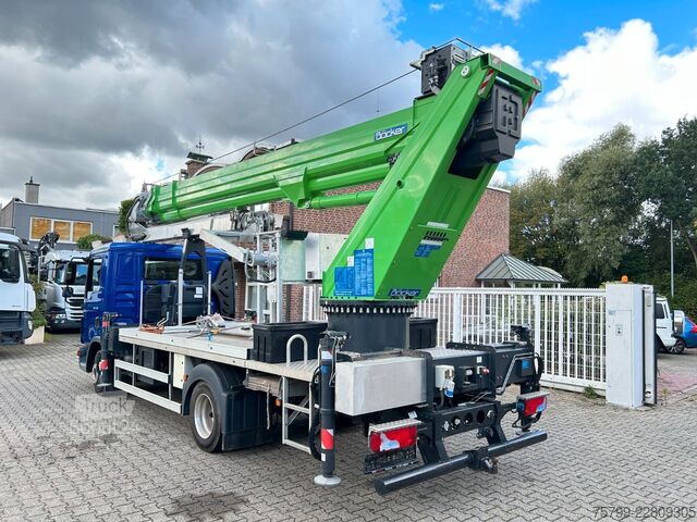 Autoutilitară cu macara montată pe șasiu de camion MAN 7.180 mit Böcker Dachdeckerkran bis 37 m 37-4000