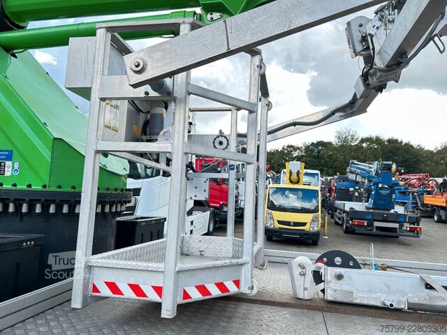 Autoutilitară cu macara montată pe șasiu de camion MAN 7.180 mit Böcker Dachdeckerkran bis 37 m 37-4000