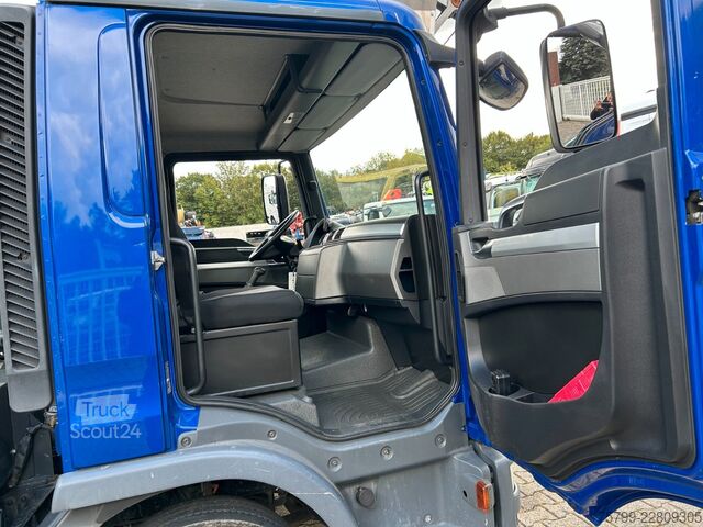 Autoutilitară cu macara montată pe șasiu de camion MAN 7.180 mit Böcker Dachdeckerkran bis 37 m 37-4000