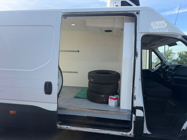 Koelwagen met geïsoleerde laadbak IVECO Daily 35s15 Carrier Xarios 300Mt, Luftfederung