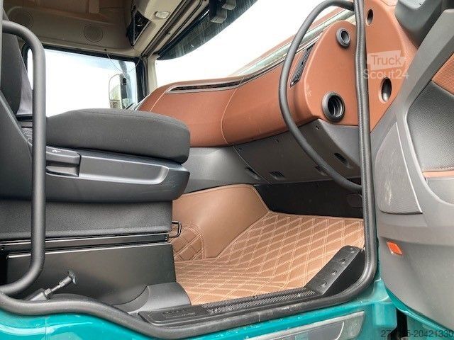 Стандартний тягач DAF XF 530 SSC Leder+Intarder+Standklima+ALU+Traxon