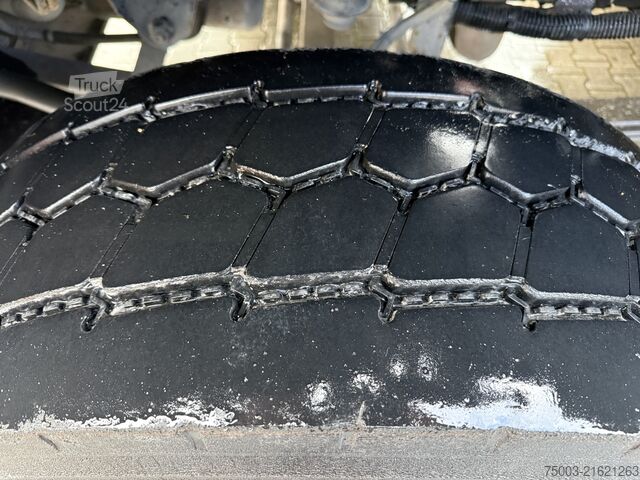 Tipper truck Iveco Trakker 410 / AD340T41 8X4