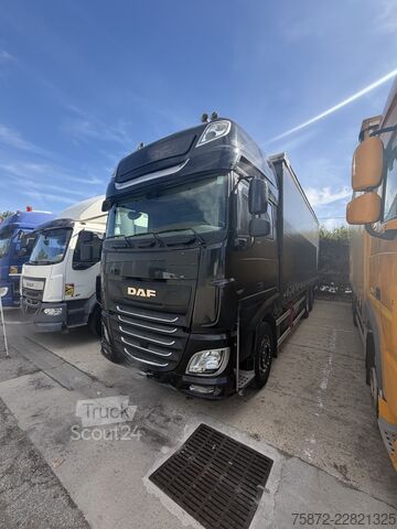 Kamion sa ravnom platformom i ceradom DAF XF 530 SUPER SPACE CAB 6X2 26T EURO 6