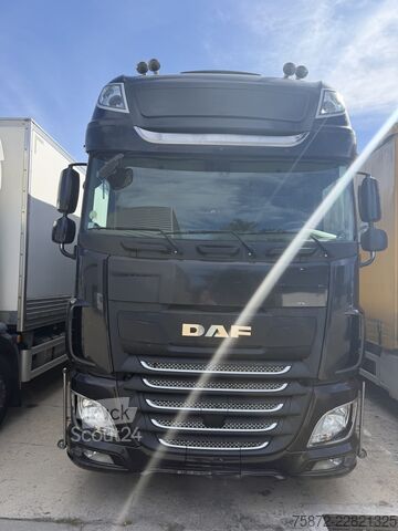 Kamion sa ravnom platformom i ceradom DAF XF 530 SUPER SPACE CAB 6X2 26T EURO 6