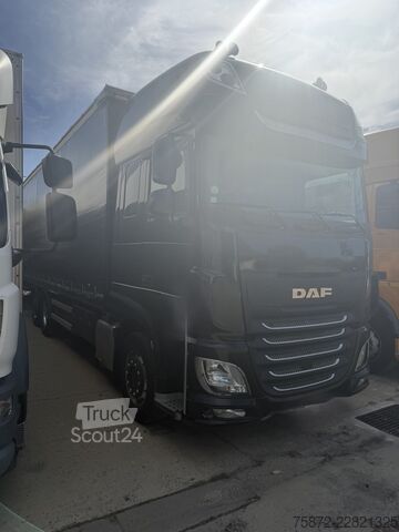 Kamion sa ravnom platformom i ceradom DAF XF 530 SUPER SPACE CAB 6X2 26T EURO 6
