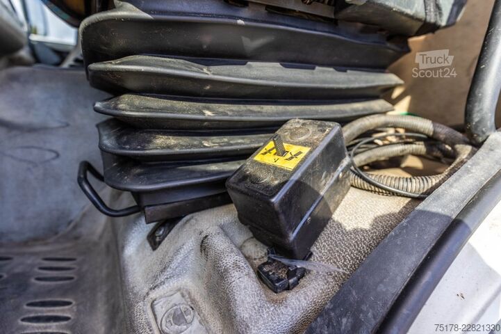 Kipper met kraan RENAULT KERAX 270 DCI - PK 9501