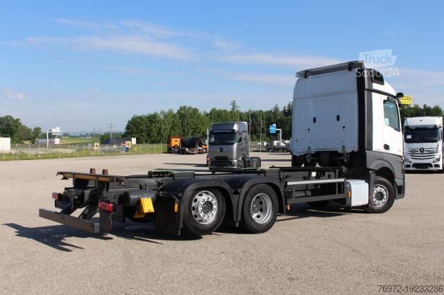 Kamion z zamenljivo nadgradnjo Mercedes-Benz Actros 2545 BDF