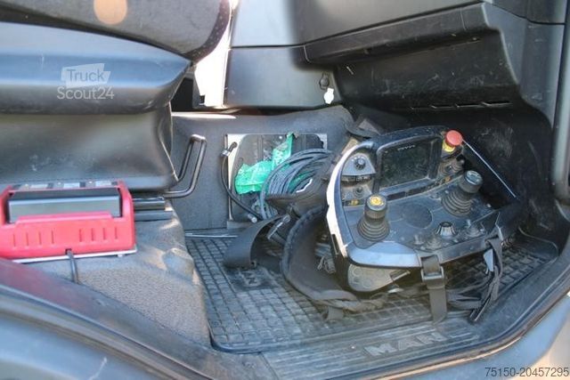 Gru montata su autocarro MAN 26.420 6x2 KRAN PALFINGER PK18502 FUNK Nr: 140