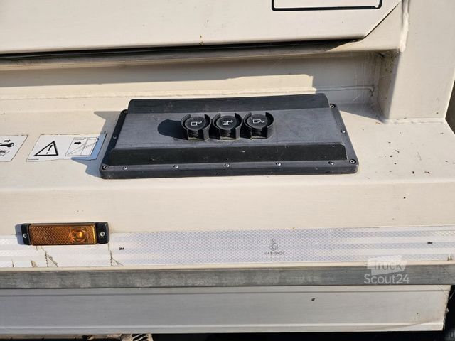 Sopbil MERCEDES-BENZ 1527 Müllwagen, Geesinknorba 13H25, 2 Kammern