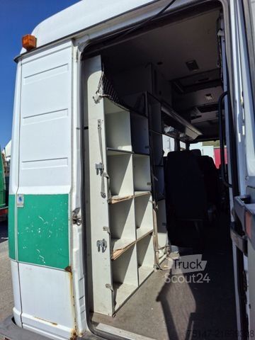 Kleinbus MERCEDES-BENZ 814 D Vario 10 Sitzer Mannschaftswagen Polizei