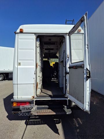 Kleinbus MERCEDES-BENZ 814 D Vario 11 Sitzer Mannschaftswagen Polizei