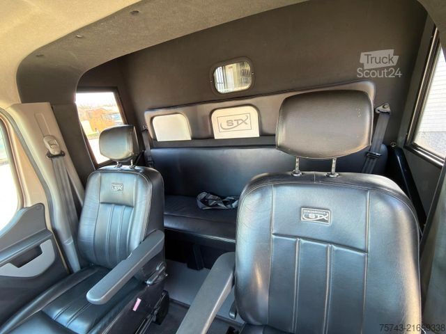 Prevoznik živine RENAULT Master STX Haras  5 Sitzer