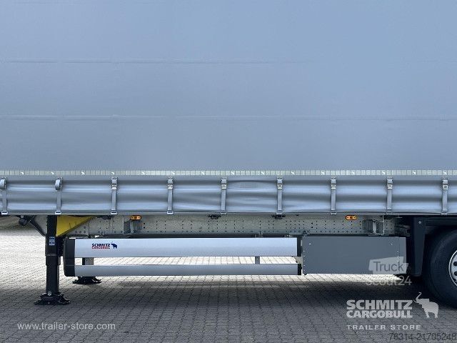 Auflieger mit Pritsche & Plane Schmitz Cargobull Curtainsider Mega Getränke
