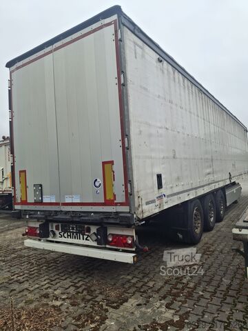Auflieger mit Pritsche & Plane Schmitz Cargobull Getränkeauflieger