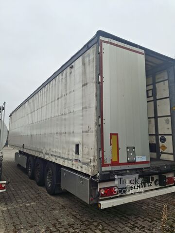 Auflieger mit Pritsche & Plane Schmitz Cargobull Getränkeauflieger