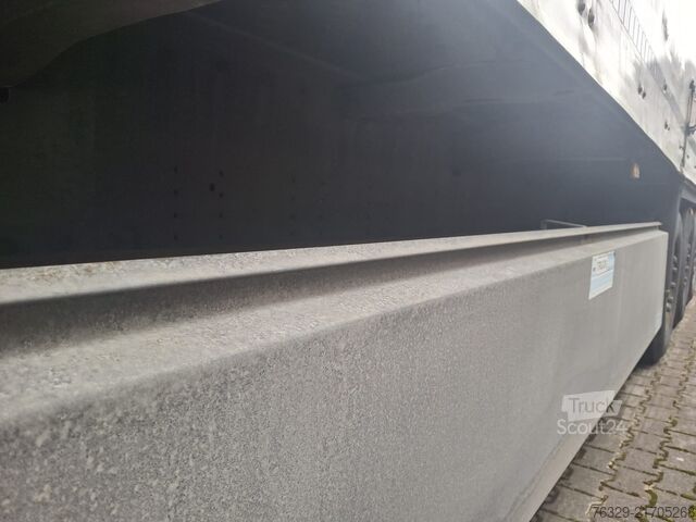 Auflieger mit Pritsche & Plane Schmitz Cargobull Getränkeauflieger