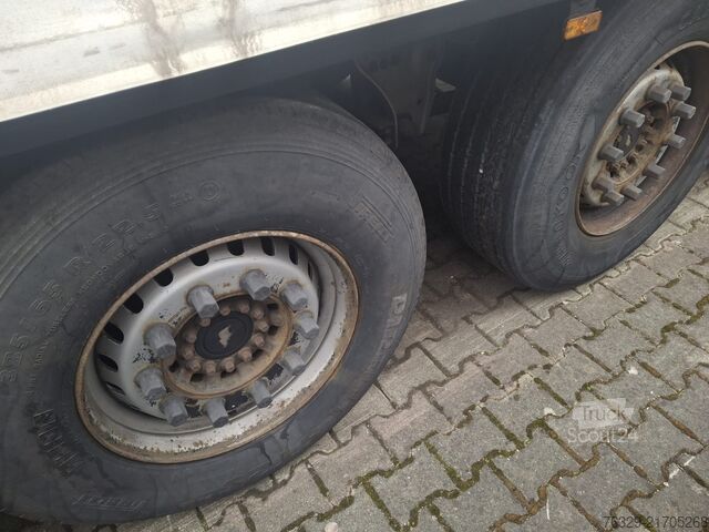 Auflieger mit Pritsche & Plane Schmitz Cargobull Getränkeauflieger