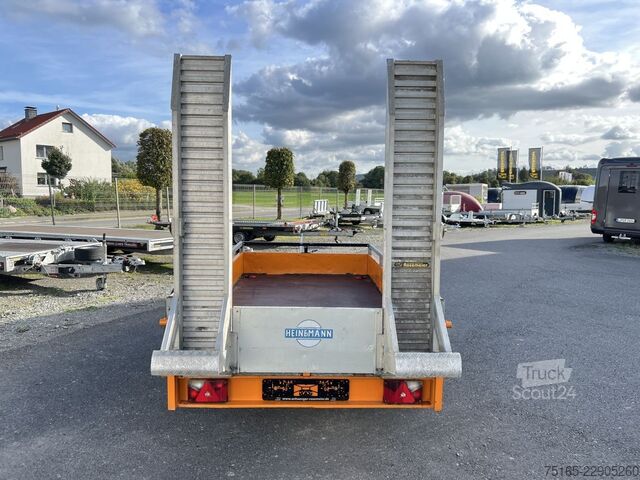 Přepravníky strojů a bagrové přívěsy HEINEMANN Baggeranhänger Maschinentransporter