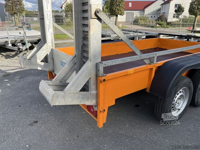 Přepravníky strojů a bagrové přívěsy HEINEMANN Baggeranhänger Maschinentransporter