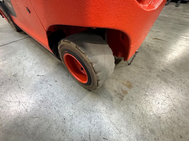 2019-es szerviz + UVV 2027/09-ig Linde E 25
