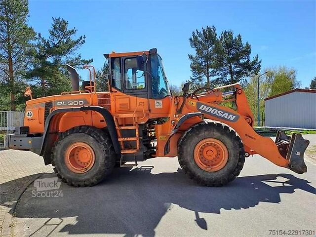 Kuormaaja Doosan DL 300